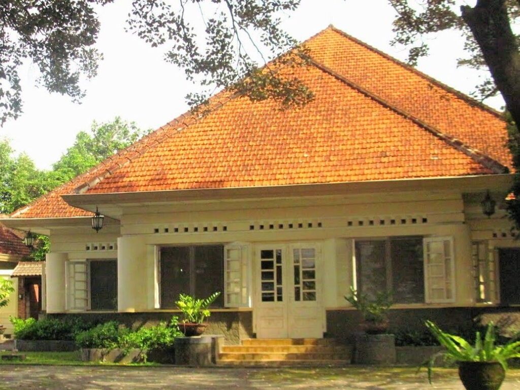 Rumah Idaman Sederhana dan Unik Bergaya Kolonial